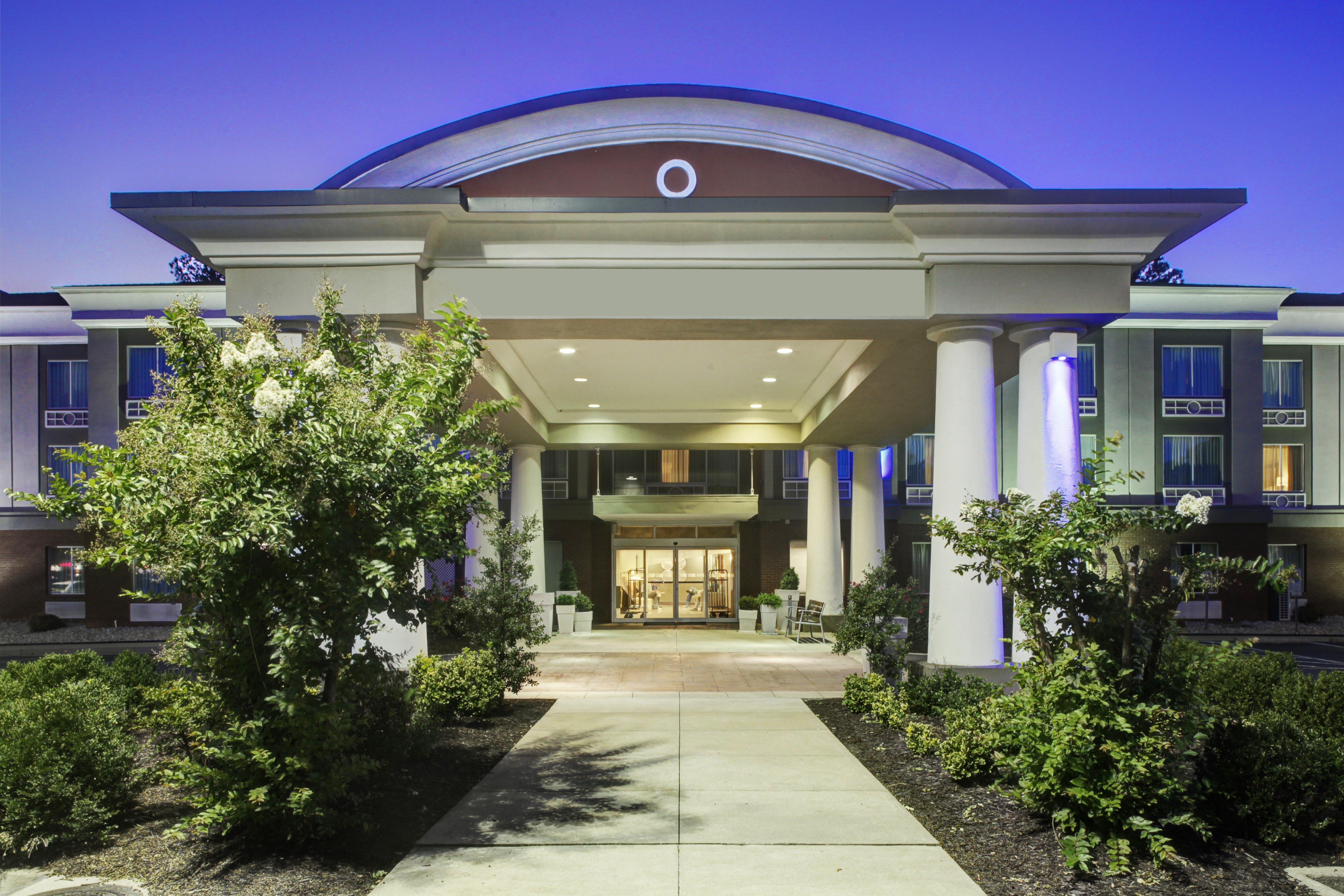 Holiday Inn Express Hotel & Suites Emporia By Ihg Exterior foto