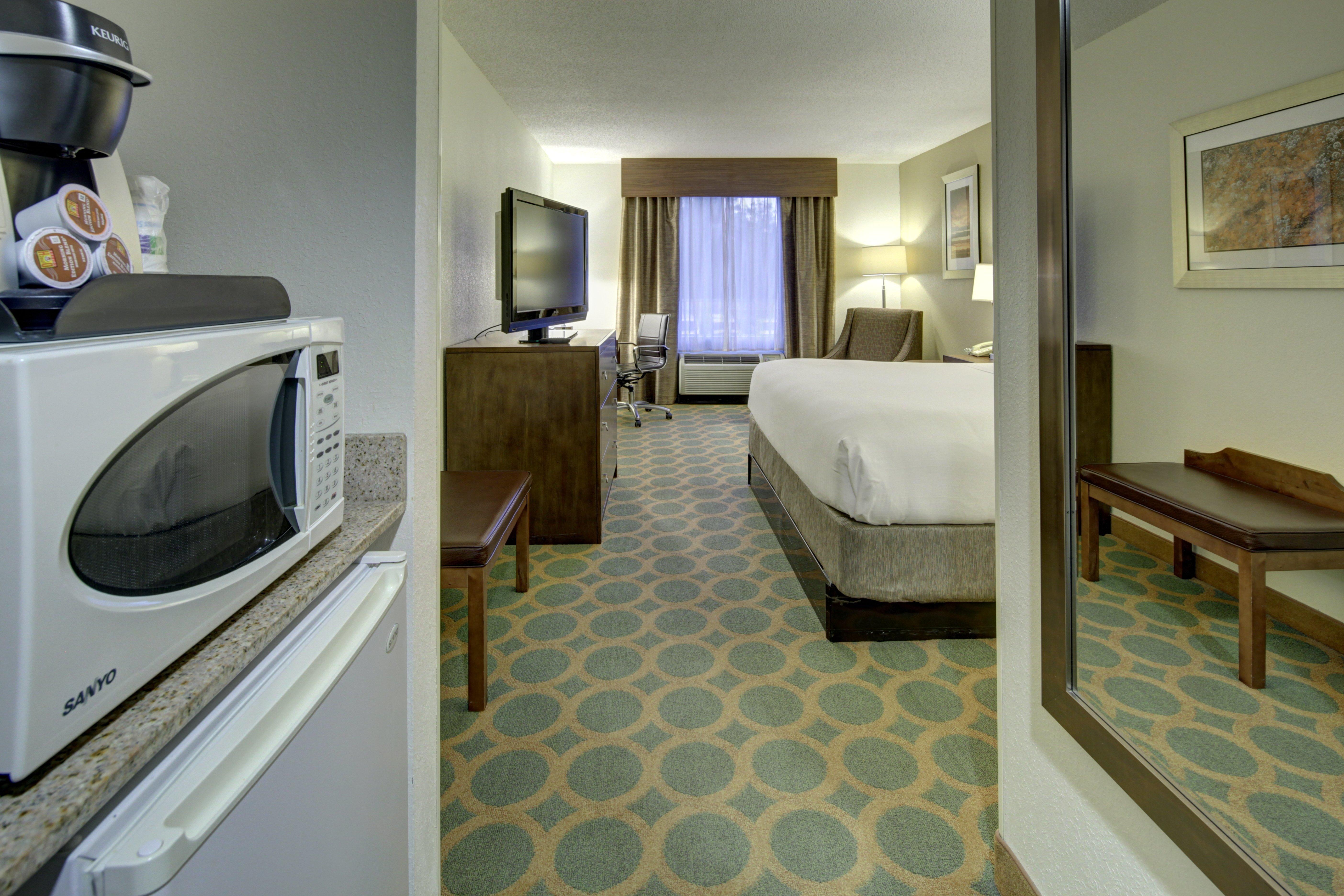 Holiday Inn Express Hotel & Suites Emporia, An Ihg Hotel Exterior foto