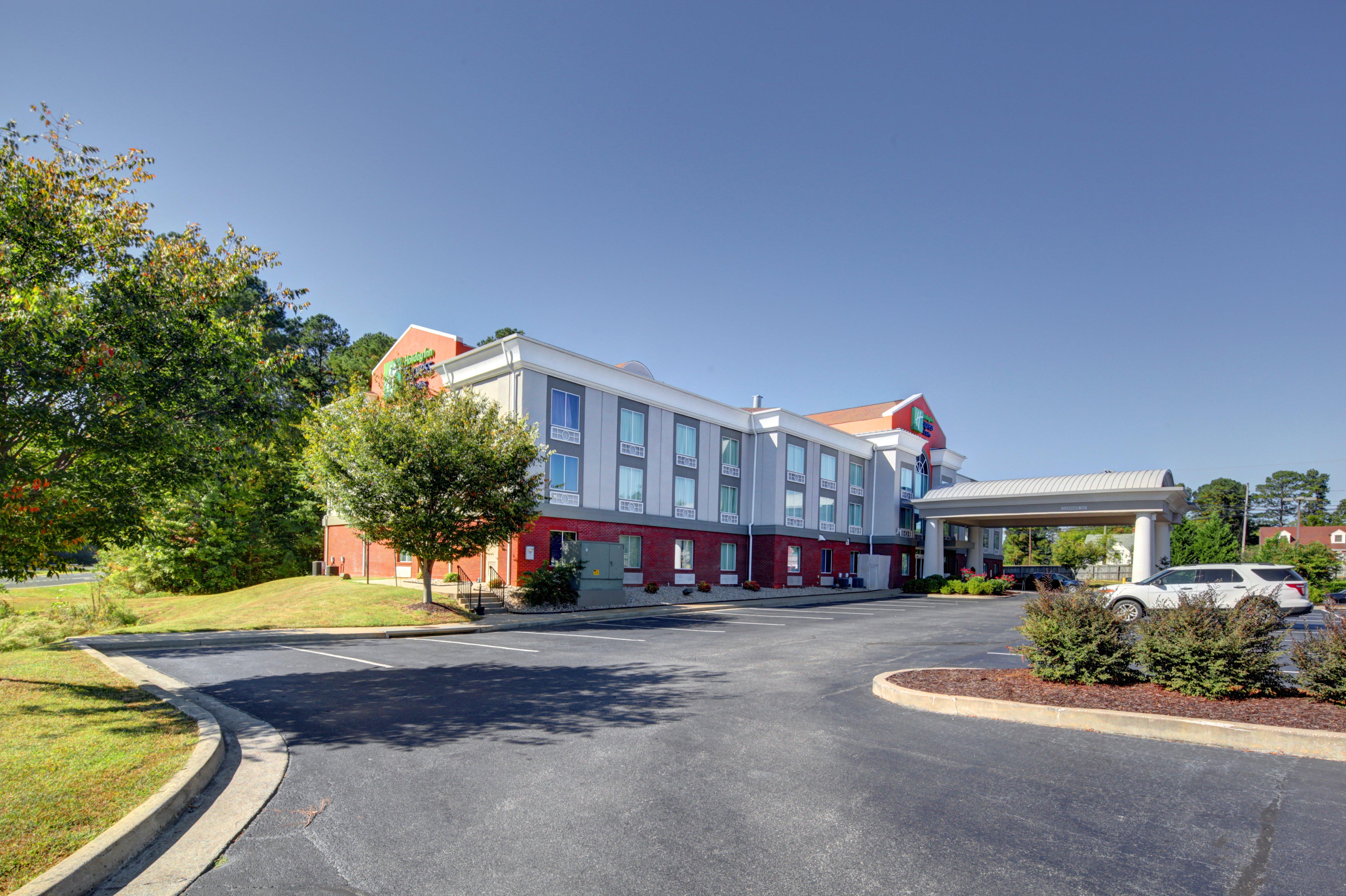 Holiday Inn Express Hotel & Suites Emporia, An Ihg Hotel Exterior foto