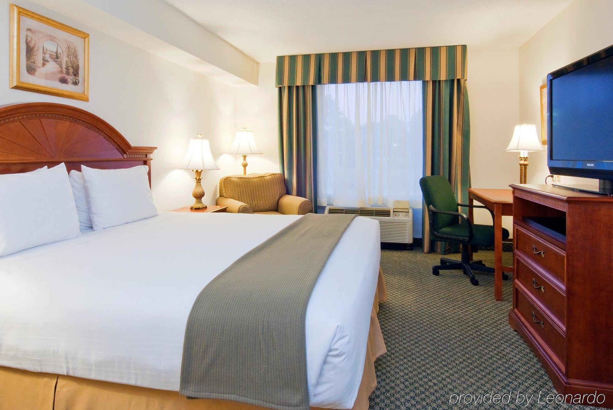 Holiday Inn Express Hotel & Suites Emporia By Ihg Zimmer foto