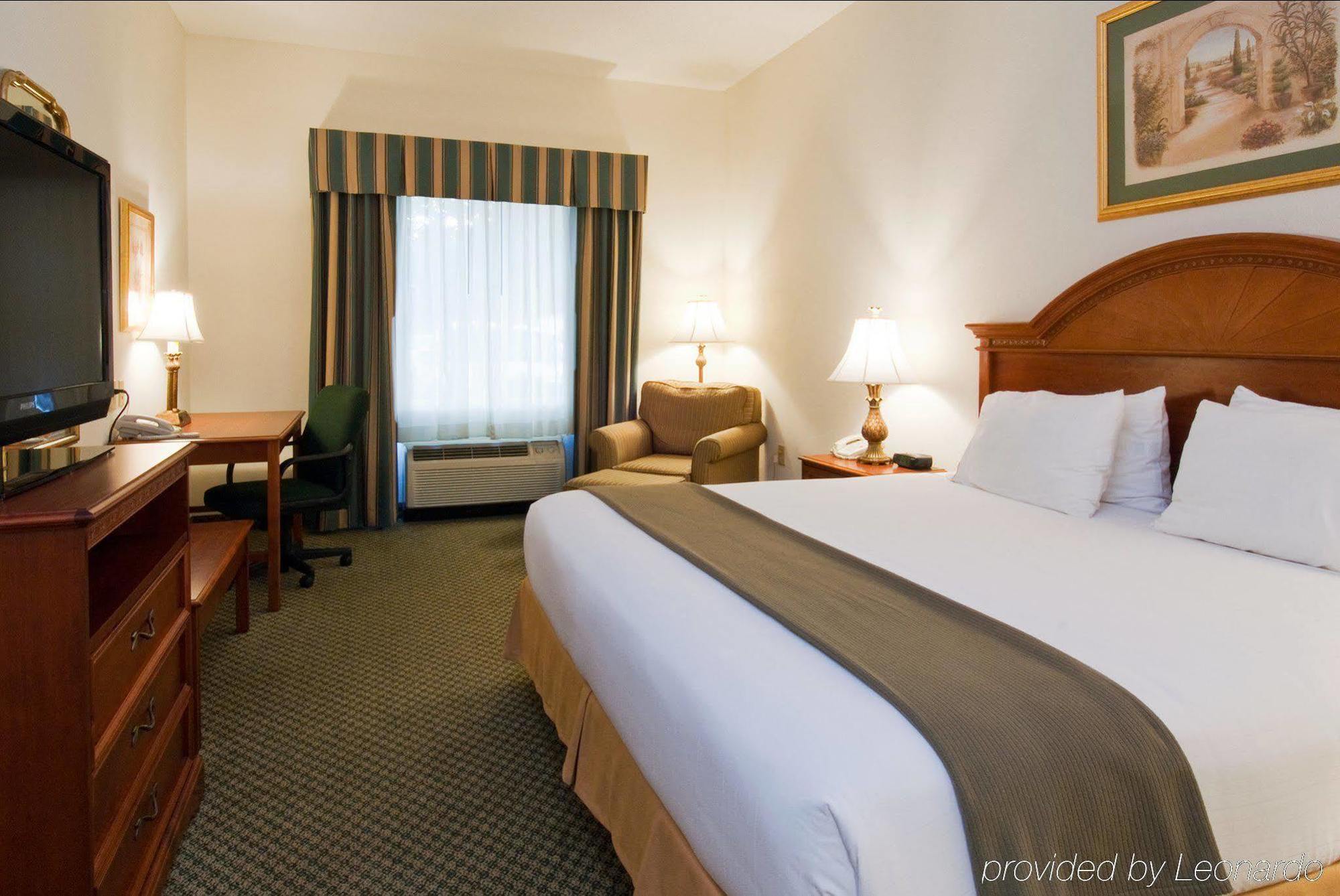 Holiday Inn Express Hotel & Suites Emporia By Ihg Zimmer foto