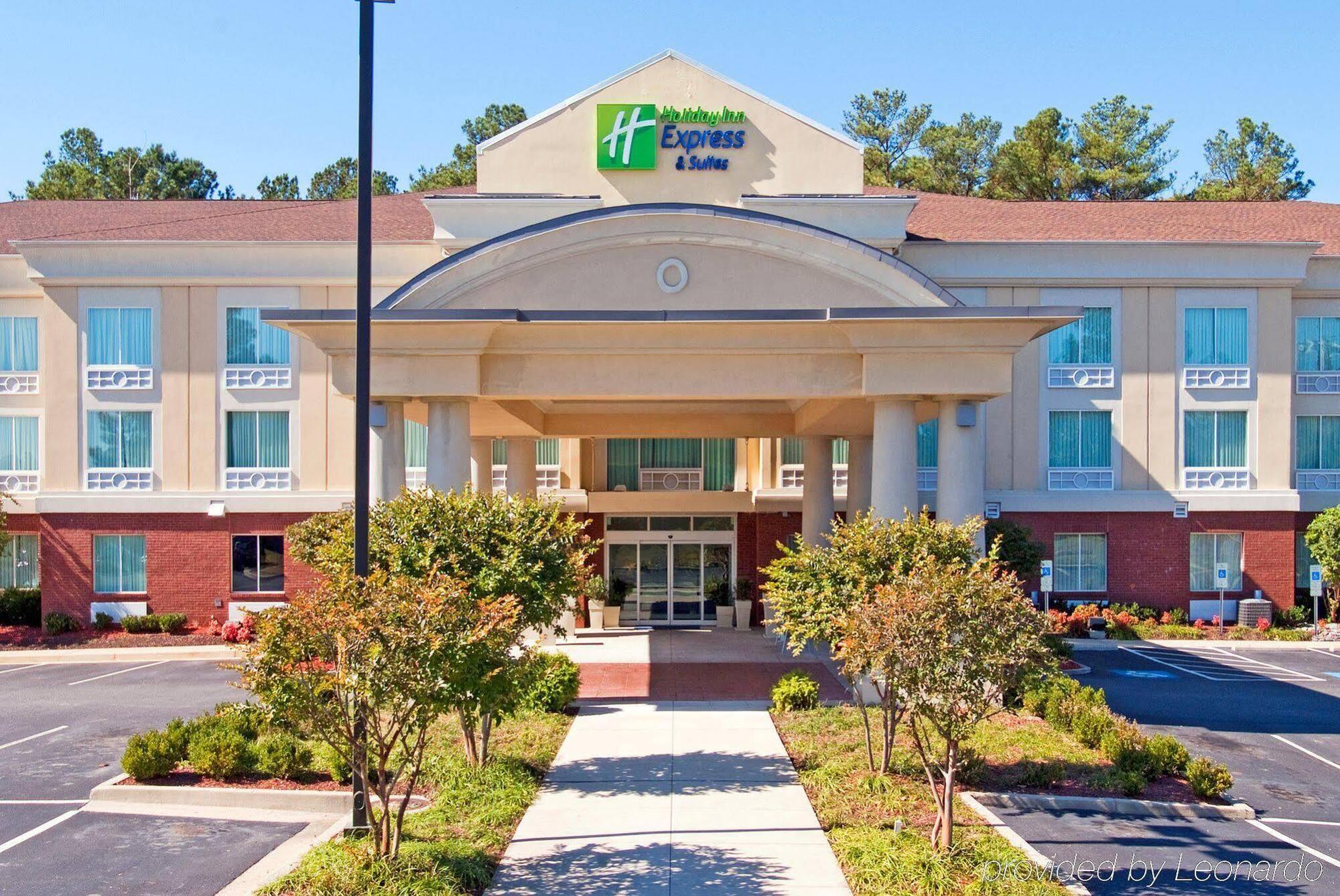 Holiday Inn Express Hotel & Suites Emporia, An Ihg Hotel Exterior foto